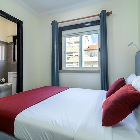 อูนิเวอร์โซ โรมันติโก Hotel ลิสบอน ภายนอก รูปภาพ