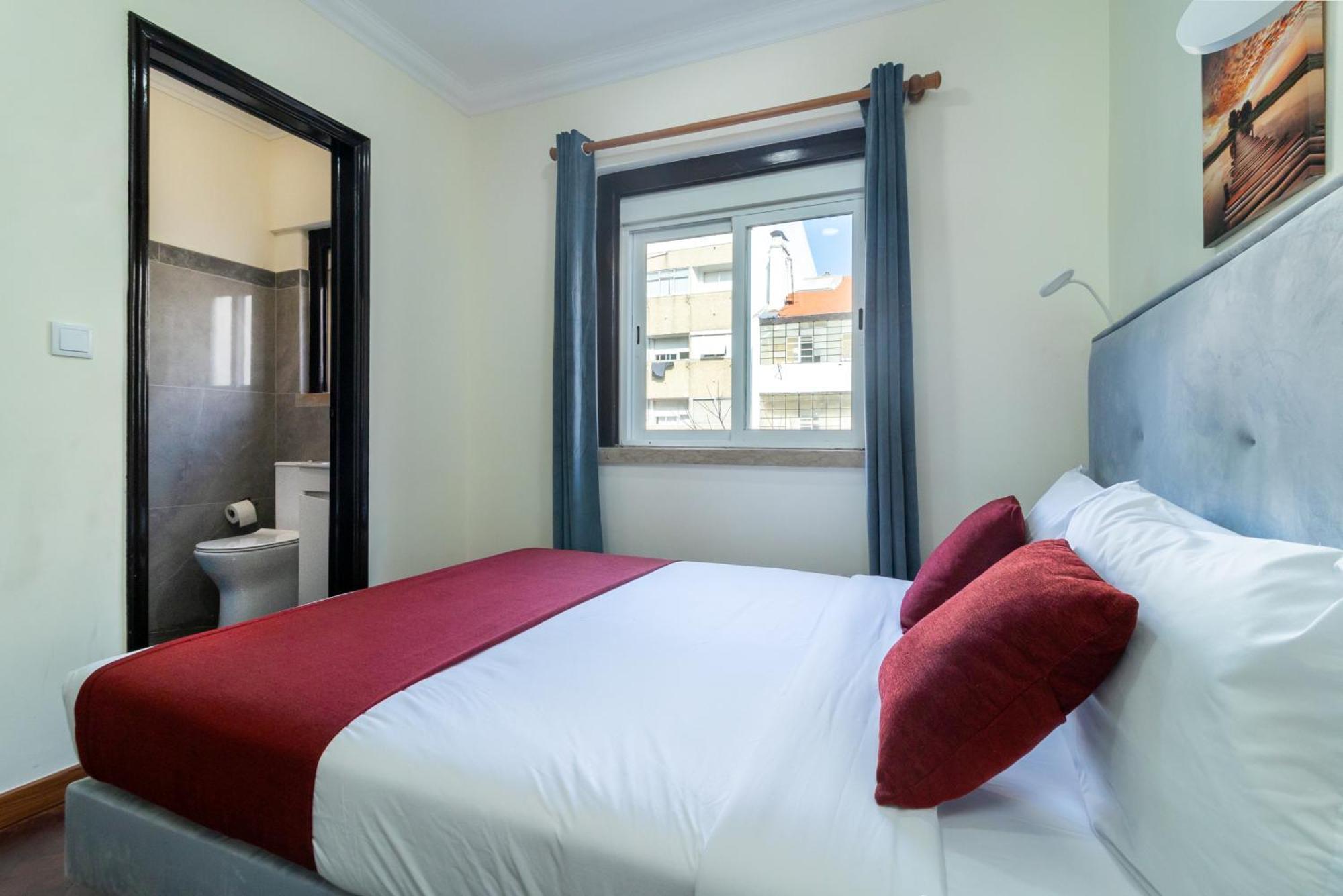 อูนิเวอร์โซ โรมันติโก Hotel ลิสบอน ภายนอก รูปภาพ